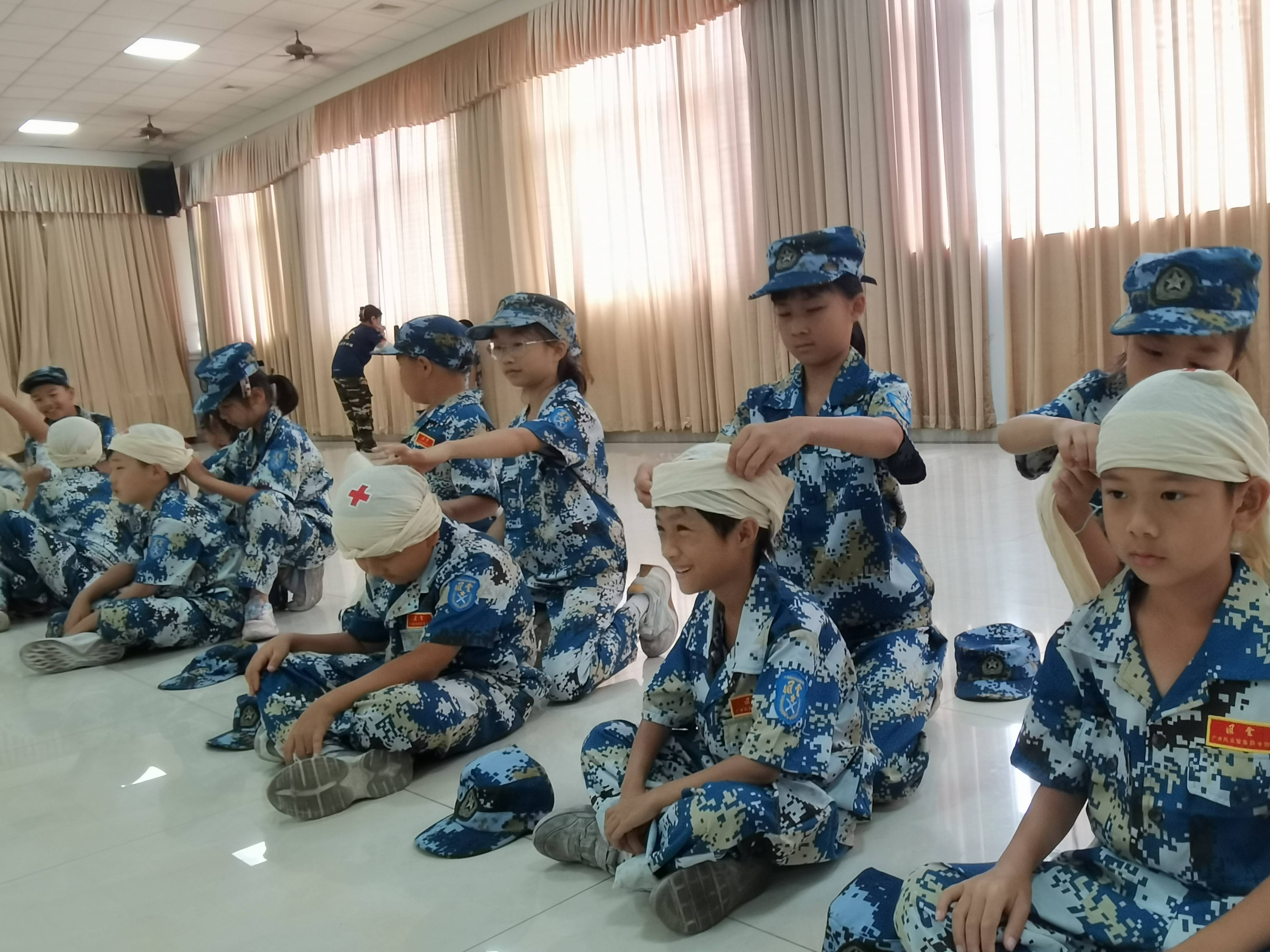 夏令营暑假训练照片广东省，广东省黄埔青少年暑假夏令营训练案例